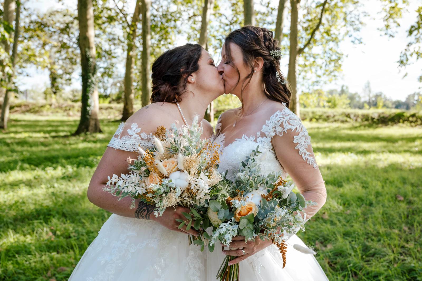 Karine et Agnès : L'Harmonie bohème au Château Couffins, Bordeaux - Les Mariages de Mademoiselle L - Camille Dion