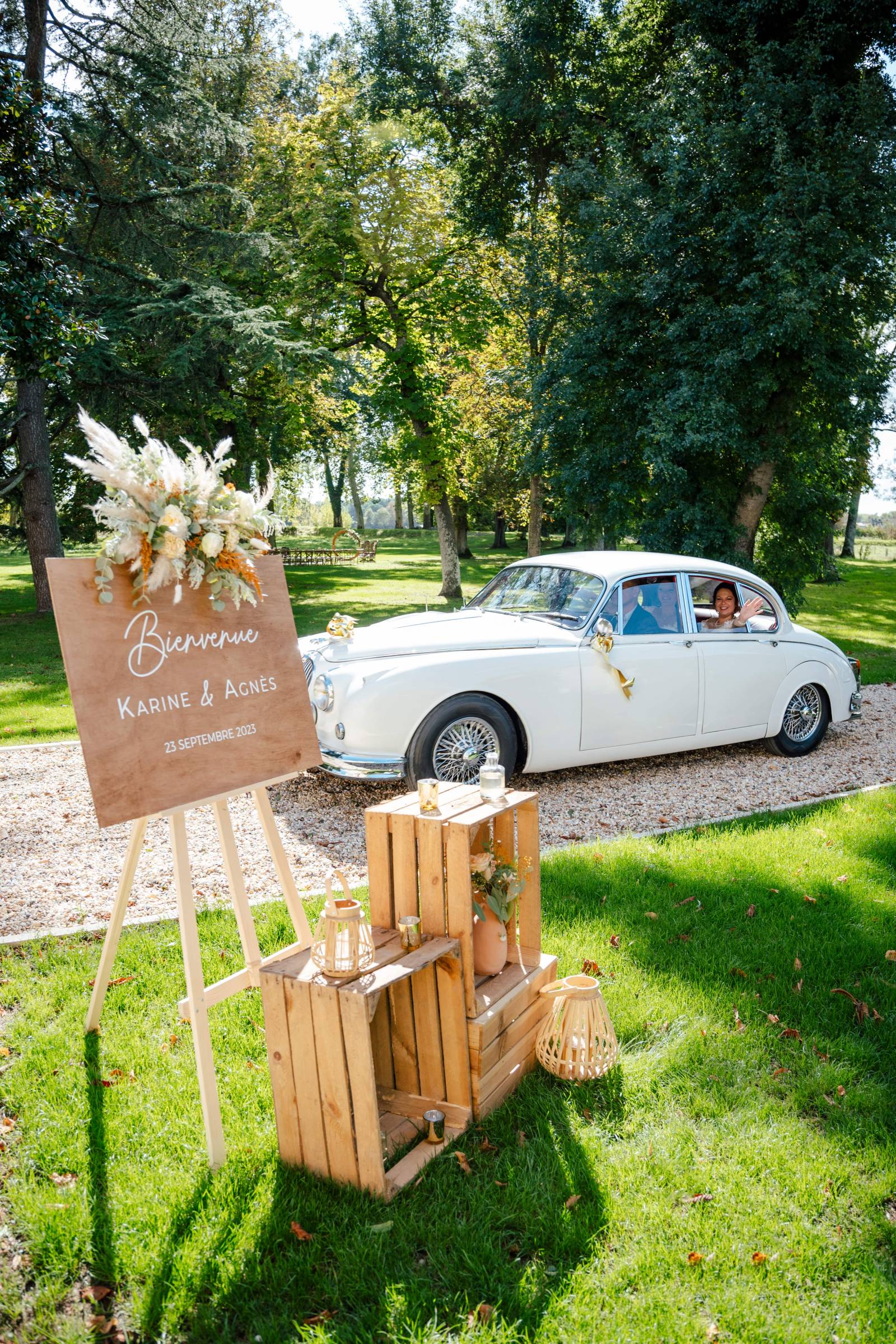 Karine et Agnès : L'Harmonie bohème au Château Couffins, Bordeaux - Les Mariages de Mademoiselle L - Camille Dion