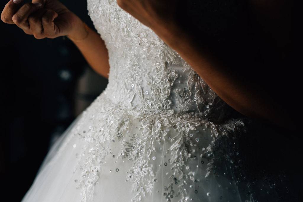 Comment conserver sa robe de mariée, après le jour J ? - Les Mariages de Mademoiselle L - L'instant par Phé