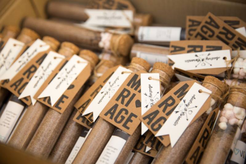 Quels cadeaux offrir aux invités de votre mariage sur Bordeaux et Arcachon?