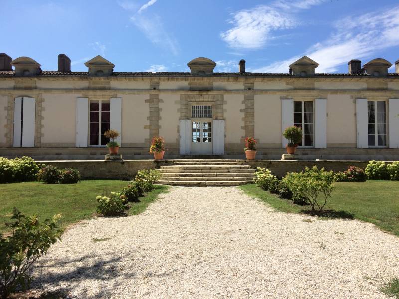 Les Mariages de Mademoiselle L Agence d'organisation de mariage haut de gamme pour une cérémonie laïque dans un château sur Bordeaux et en Dordogne