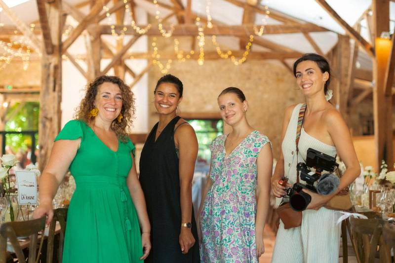 Coordination jour J de mariage à Bordeaux : vivez votre journée en toute sérénité avec un accompagnement durant tous les préparatifs de votre mariage et une coordination de votre mariage sur mesure - Les Mariages de Mademoiselle L - Crédit photo Florian F