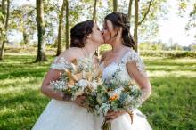 Karine et Agnès : L'Harmonie bohème au Château Couffins, Bordeaux - Les Mariages de Mademoiselle L - Camille Dion